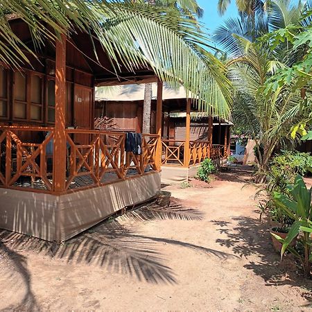 Hotel Big Fish à Canacona Extérieur photo