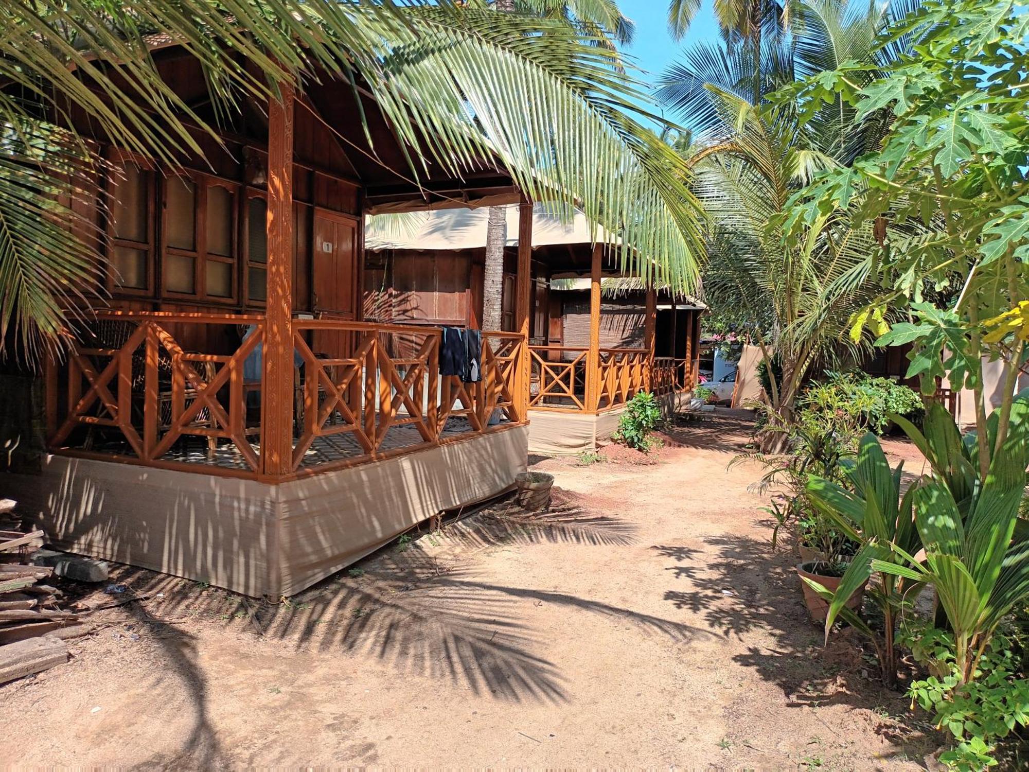 Hotel Big Fish à Canacona Extérieur photo